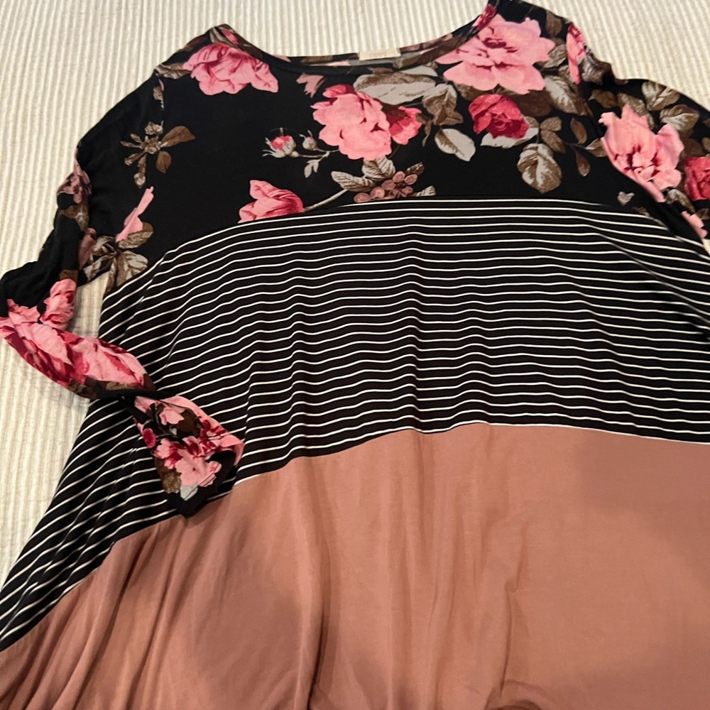Colorblock/floral tunic - size 3x